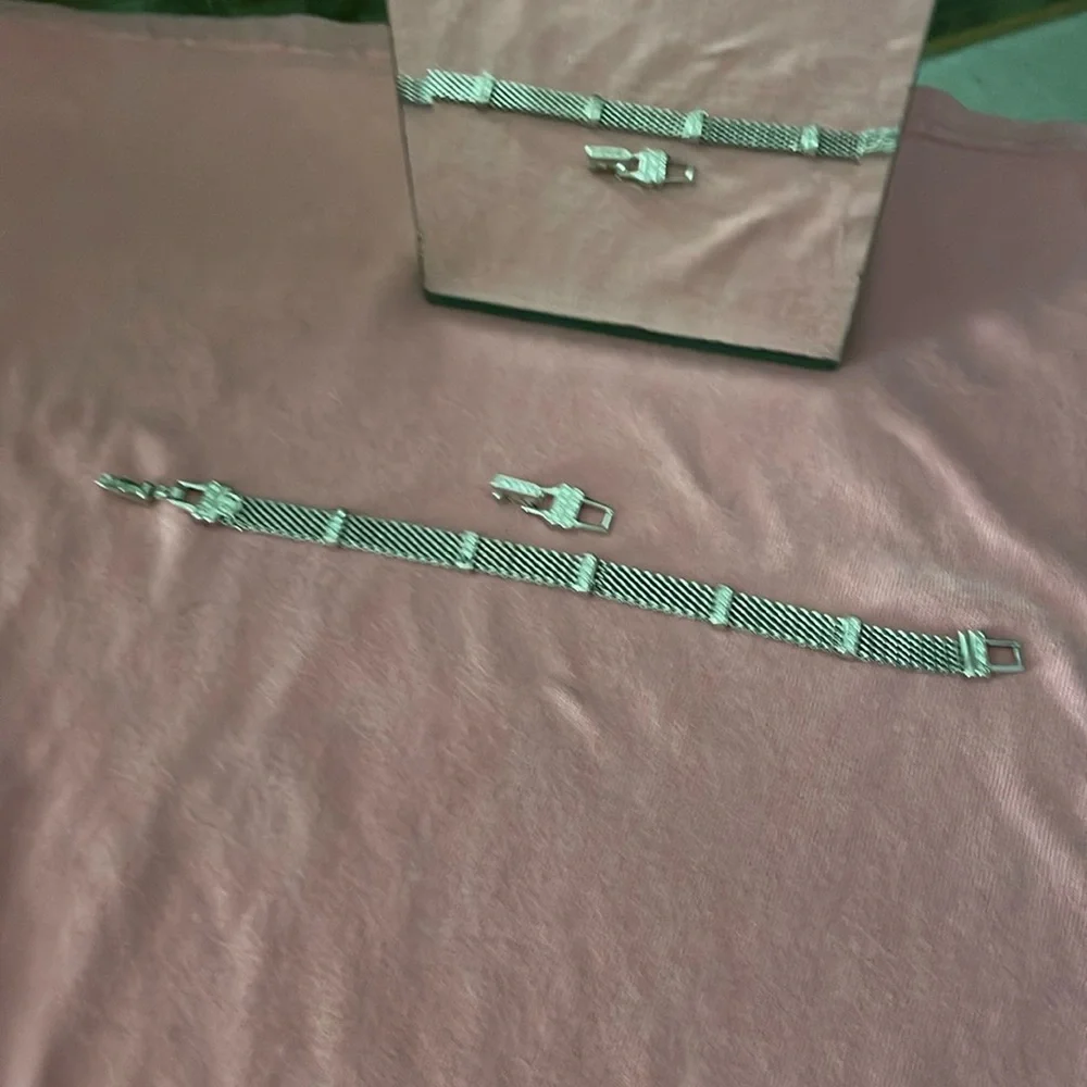 SWAVROSKI Bracelet - Picture 1 of 8